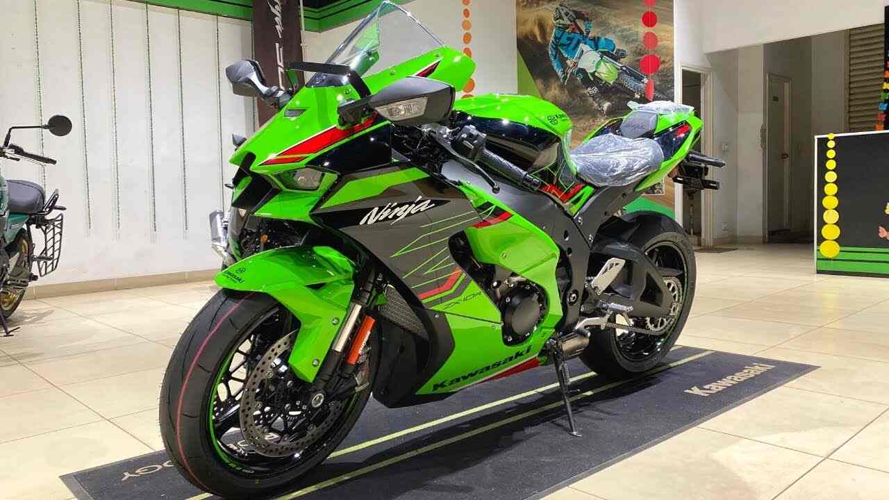 Kawasaki Ninja ZX-10R: Launched with powerful 998cc engine, 200+ BHP power and high-tech features