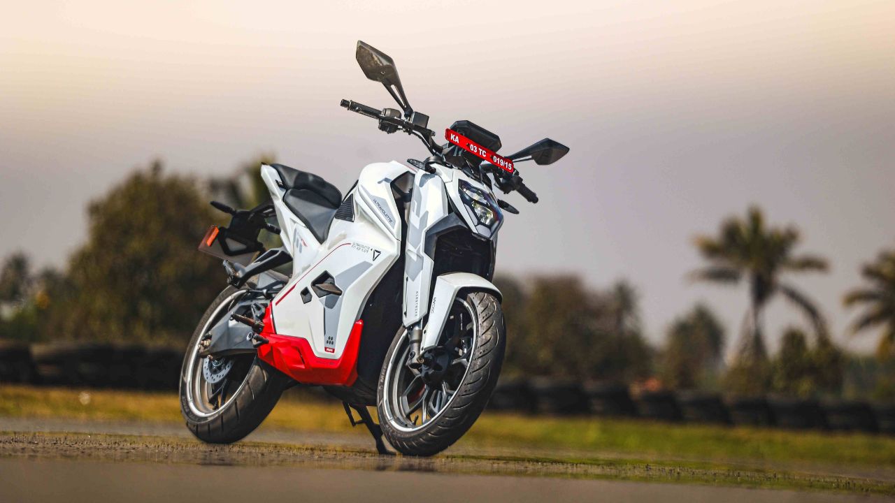 Ultraviolette F77 SuperStreet for just ₹ 3.80 lakh, with 90Nm torque, 7.1kWh battery and 155kmph top speed.