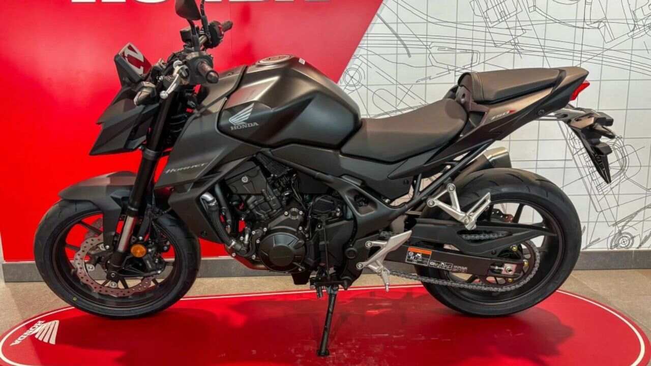 Honda CB750 Hornet: Powerful 75Nm torque, wheelie control and an ex-showroom price of ₹ 8.59 lakh