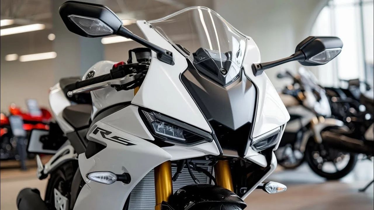 Yamaha R15 V4: Get a bike more powerful than KTM without down payment, in EMI of just ₹3,200!