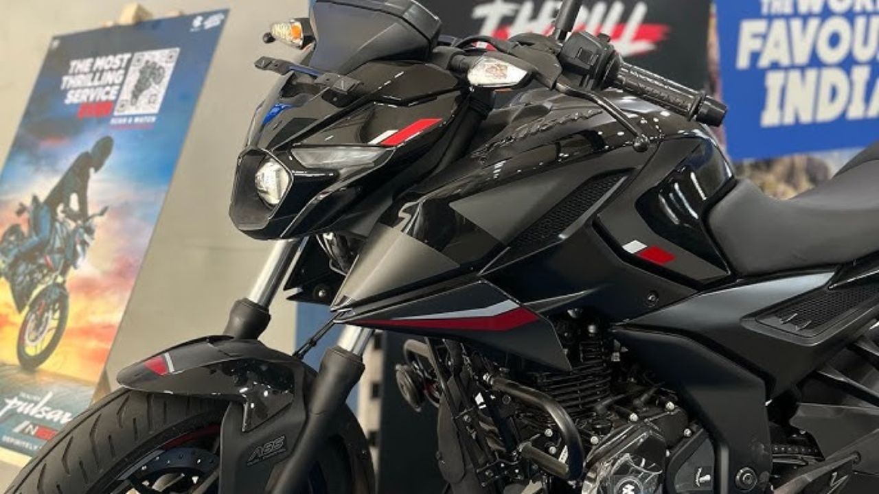Bajaj Pulsar N160 2025 launched – now gets better performance, new digital console and powerful streetfighter look!