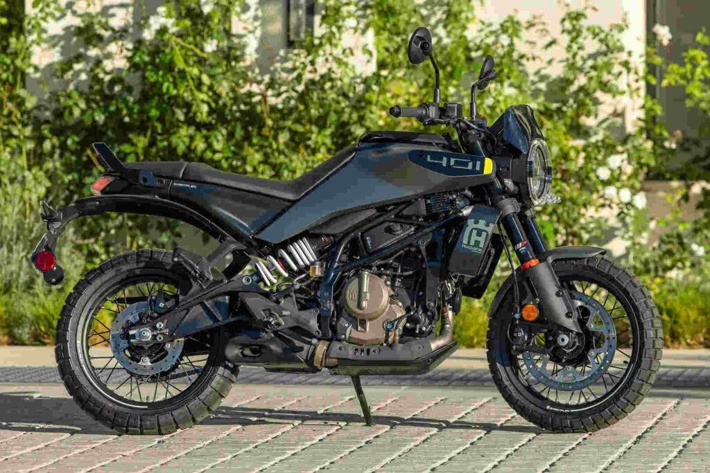 Now buy Husqvarna Svartpilen 401 for just ₹2.92 lakh, a powerful bike with great features and 160 kmph top speed.