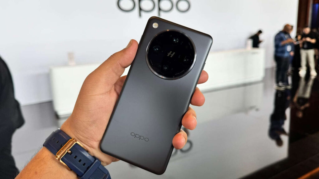 Oppo Find X8 Ultra 5G launched – 200MP camera, 12GB RAM and 120W super fast charging for ₹14,500!