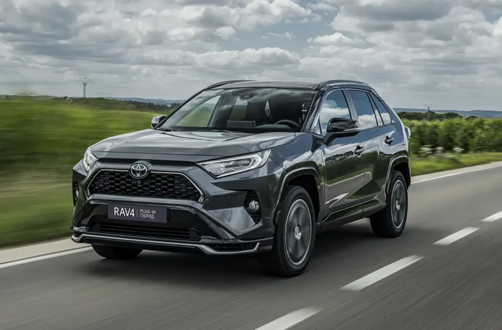 Toyota RAV4 2025: Get 39 KMPL mileage and new high-tech features for ₹ 1.35 lakh down