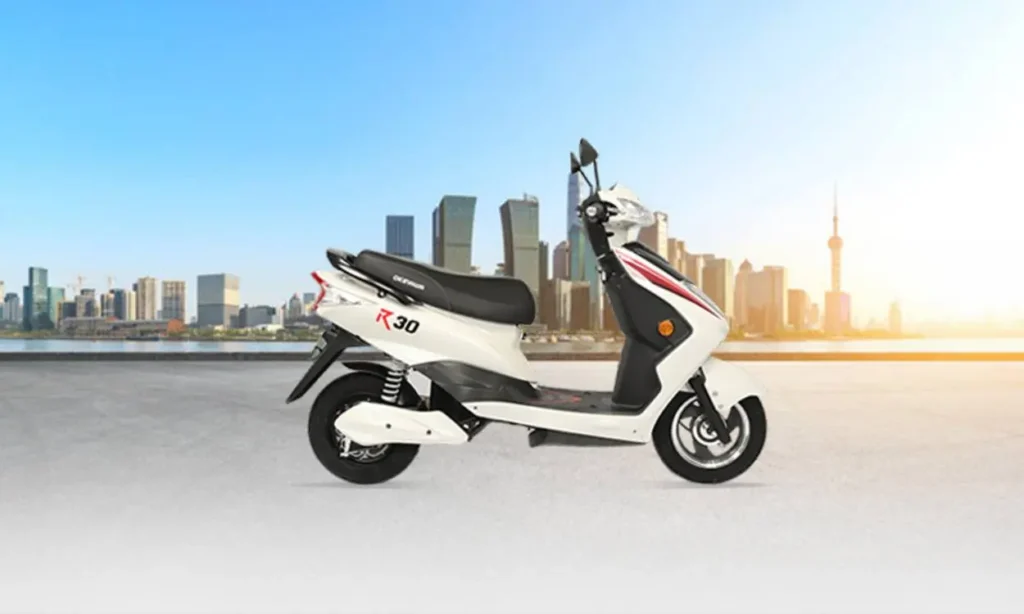 Okinawa R30 EV: Affordable electric scooter with 25kmph top speed and 60km range, priced at ₹61,998