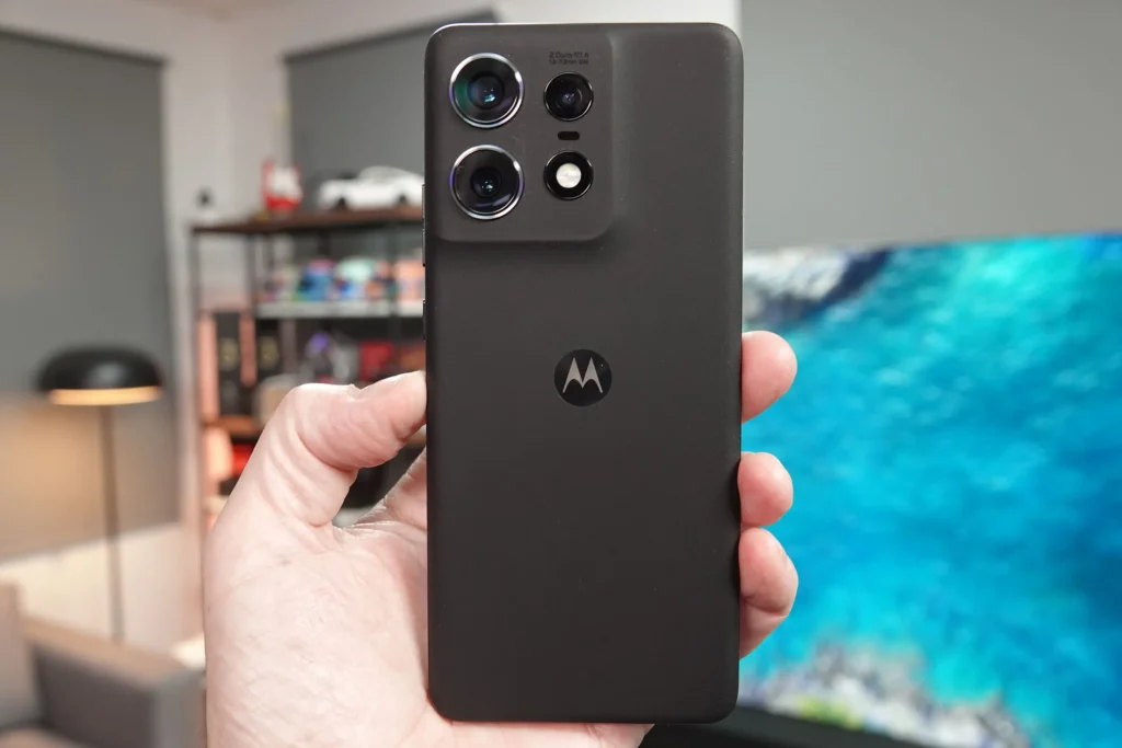 Motorola Edge 50 Pro: Premium phone worth ₹35,000 now just ₹15,000, know offer details