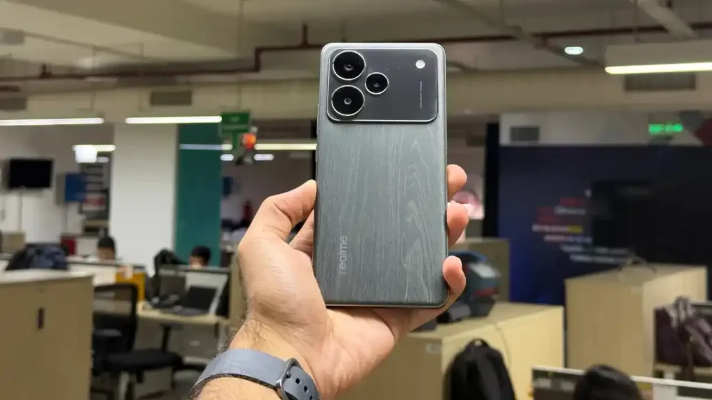 Realme P4 Pro 5G Review: 144Hz AMOLED Display, दमदार Camera और Performance