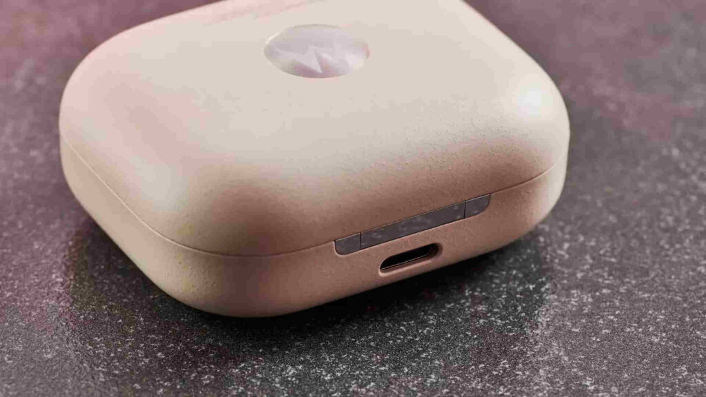 Motorola's blast: Moto Buds Loop and Buds Bass launched, price starts at ₹1,999!
