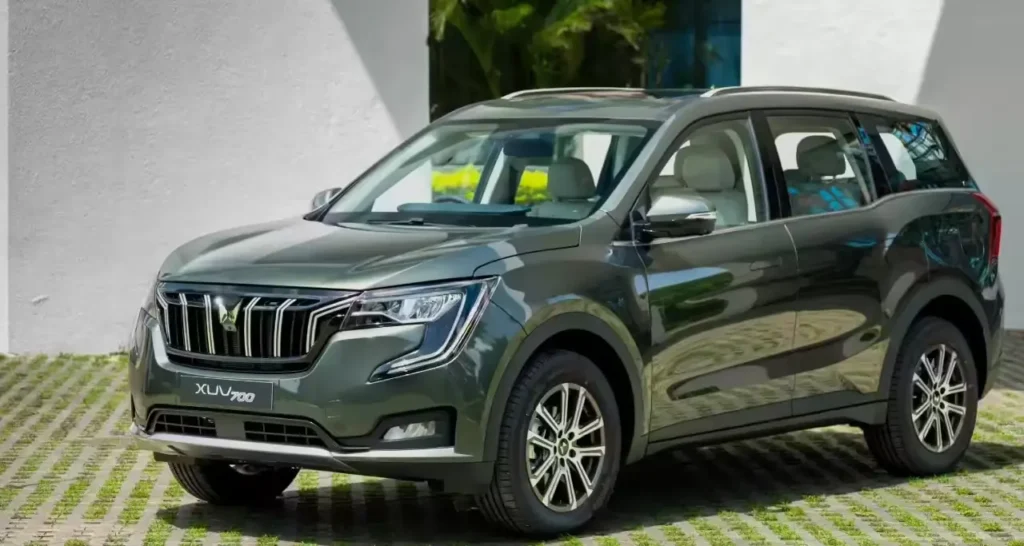 Mahindra XUV700: Strong performance, 16.57 kmpl mileage